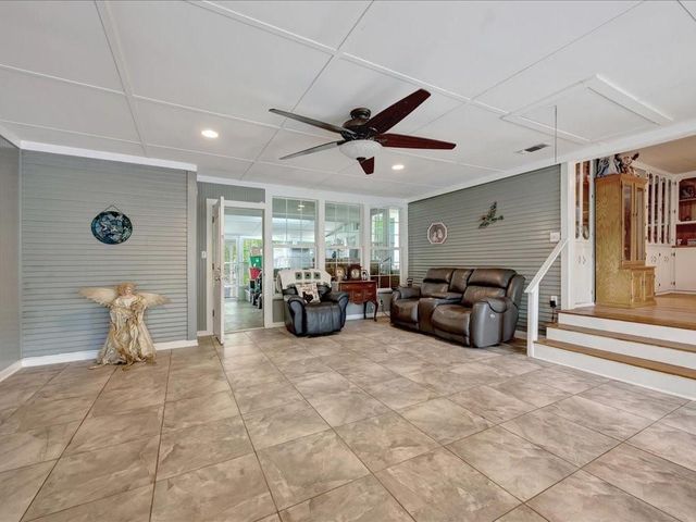 110 N Grace Street, Crockett, TX 75835