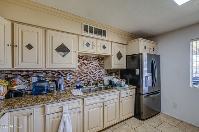 8713 W OSBORN Road, Phoenix, AZ 85037
