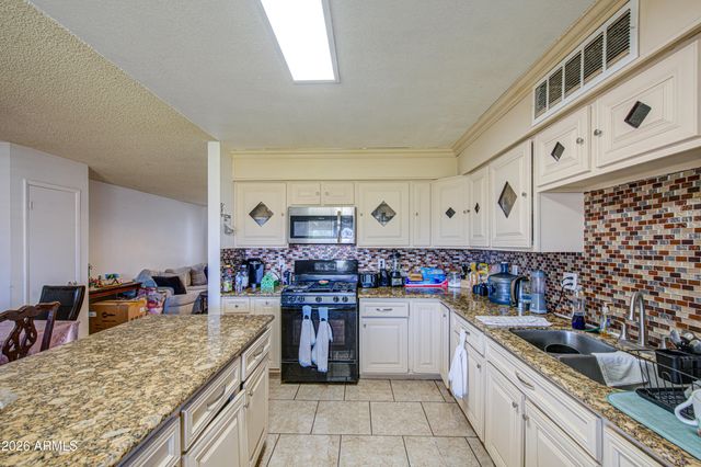 8713 W OSBORN Road, Phoenix, AZ 85037