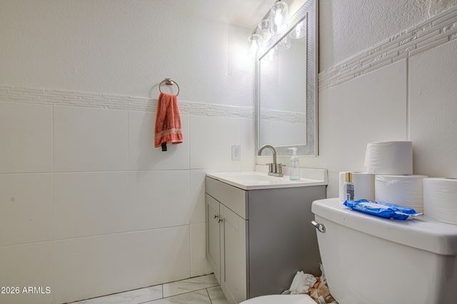 8713 W OSBORN Road, Phoenix, AZ 85037