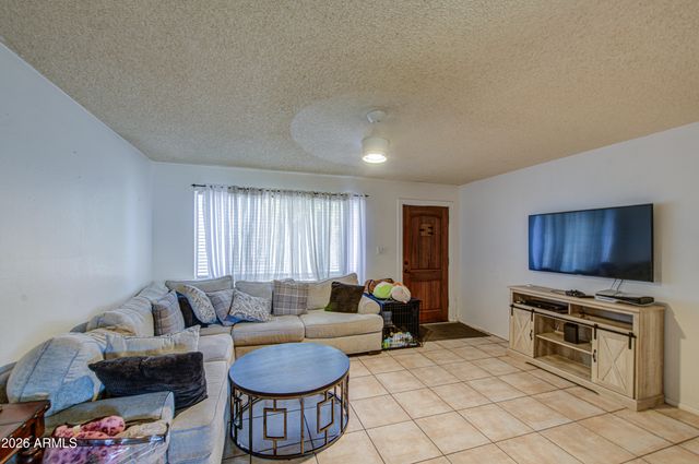 8713 W OSBORN Road, Phoenix, AZ 85037