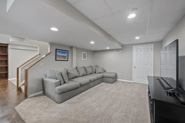 2449 Minnie Court, Lewis Center, OH 43035