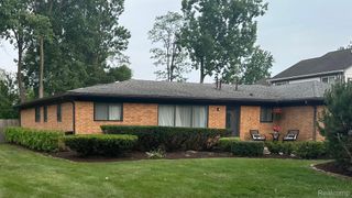 1075 Lalond Avenue, Waterford Charter Township, MI 48327