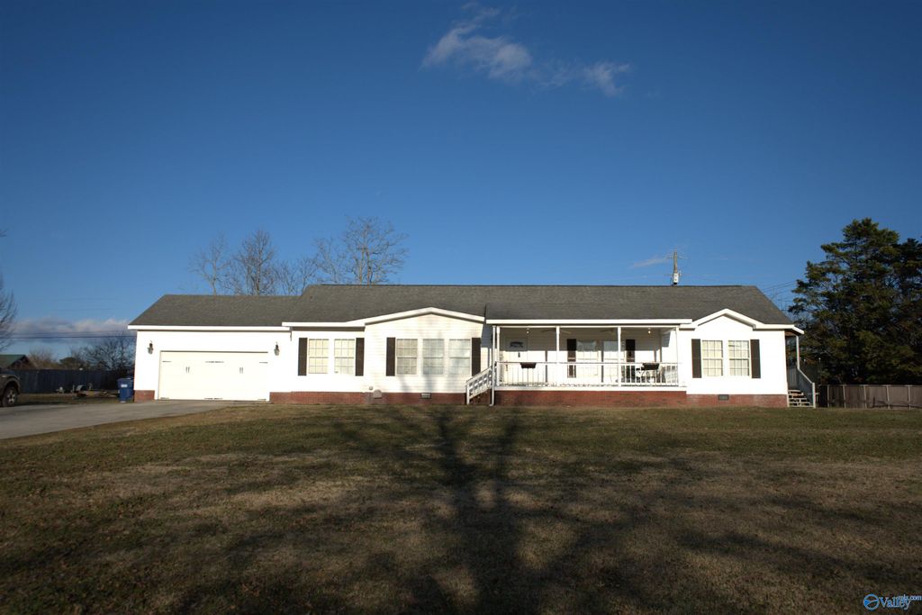 1312 Hickory Lane NE, Arab, AL 35016