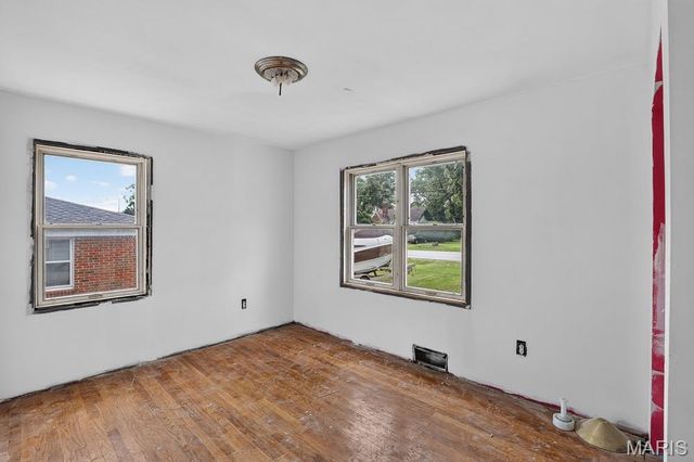 404 E Airline Drive, East Alton, IL 62024