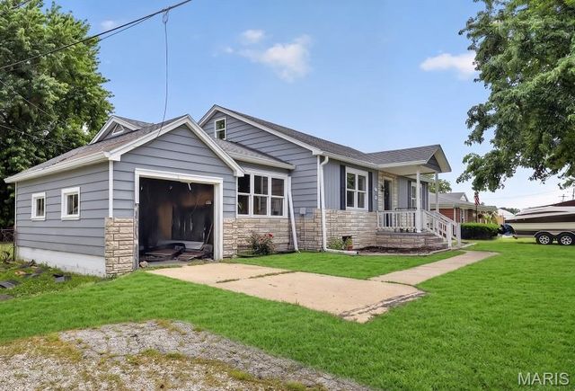 404 E Airline Drive, East Alton, IL 62024
