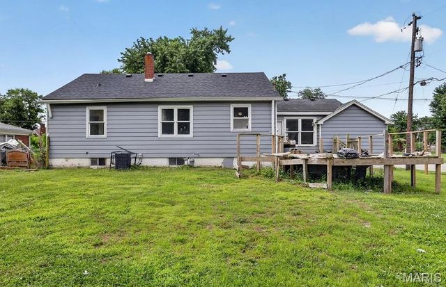 404 E Airline Drive, East Alton, IL 62024