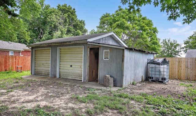 404 E Airline Drive, East Alton, IL 62024