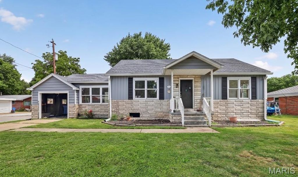 404 E Airline Drive, East Alton, IL 62024