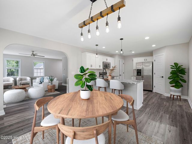 606 Sonata Court, Richlands, NC 28574