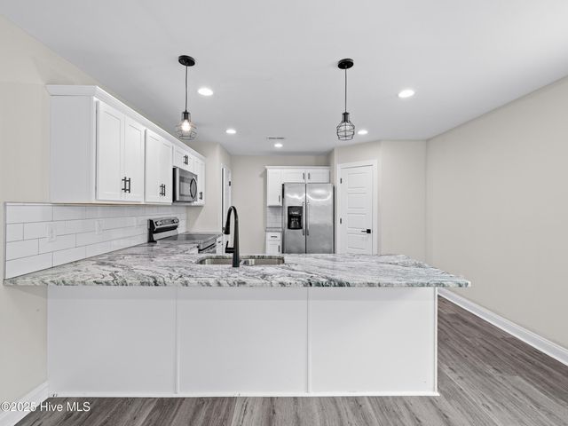 606 Sonata Court, Richlands, NC 28574