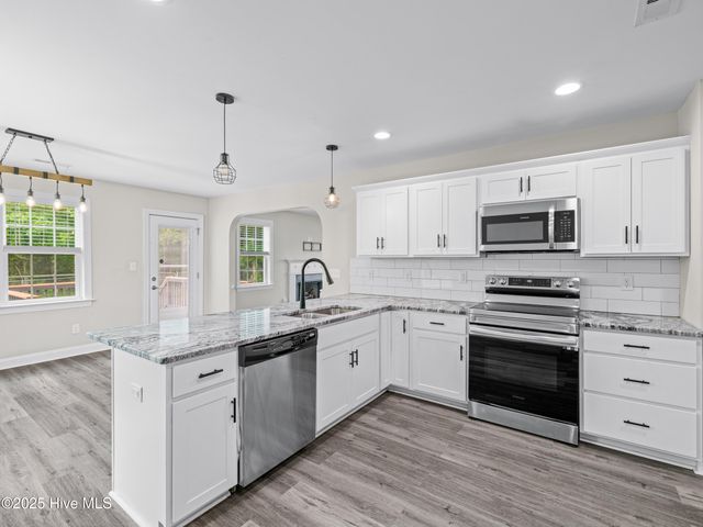 606 Sonata Court, Richlands, NC 28574