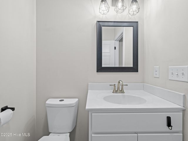606 Sonata Court, Richlands, NC 28574