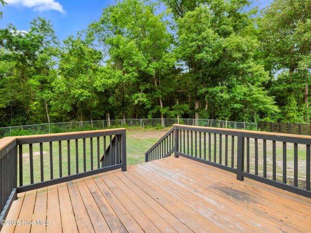 606 Sonata Court, Richlands, NC 28574