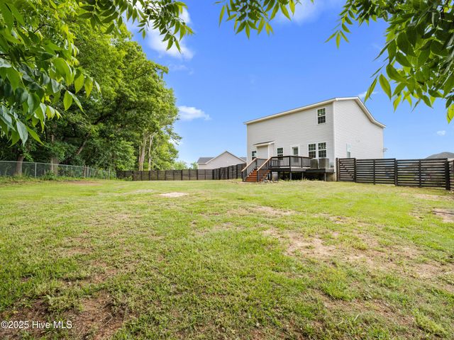606 Sonata Court, Richlands, NC 28574