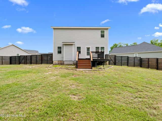 606 Sonata Court, Richlands, NC 28574