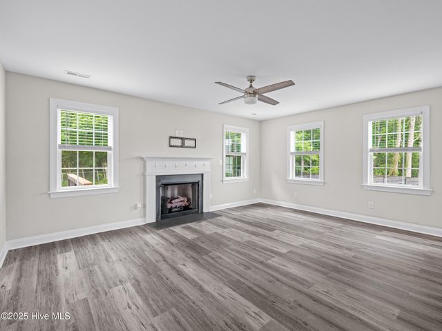 606 Sonata Court, Richlands, NC 28574