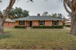 6729 Braeburn Drive, Dallas, TX 75214
