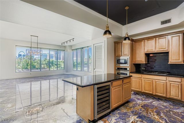 360 East Desert Inn Road 407, Las Vegas, NV 89109