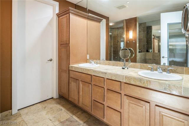 360 East Desert Inn Road 407, Las Vegas, NV 89109