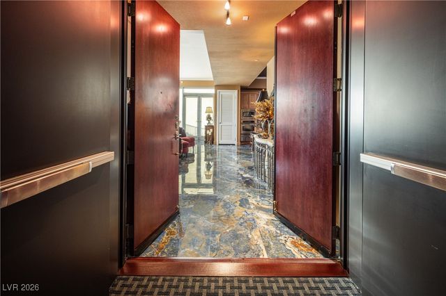 360 East Desert Inn Road 407, Las Vegas, NV 89109