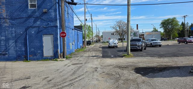 22 W 8th Street, Anderson, IN 46016