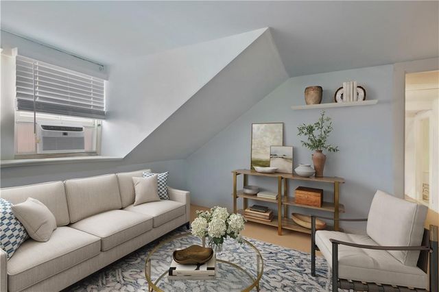 15 Ayrault Street 2, Newport, RI 02840