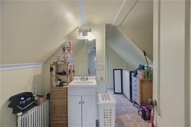 15 Ayrault Street 2, Newport, RI 02840
