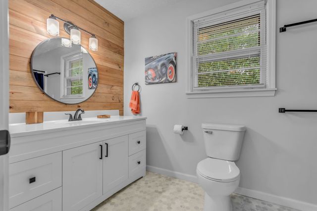 20 S Walnut St, Hohenwald, TN 38462