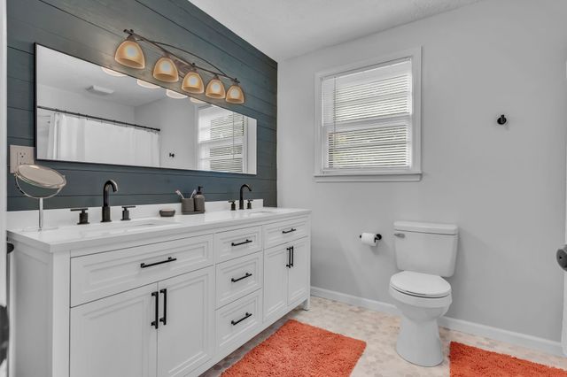 20 S Walnut St, Hohenwald, TN 38462