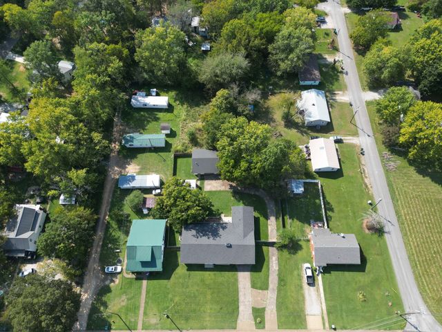 20 S Walnut St, Hohenwald, TN 38462