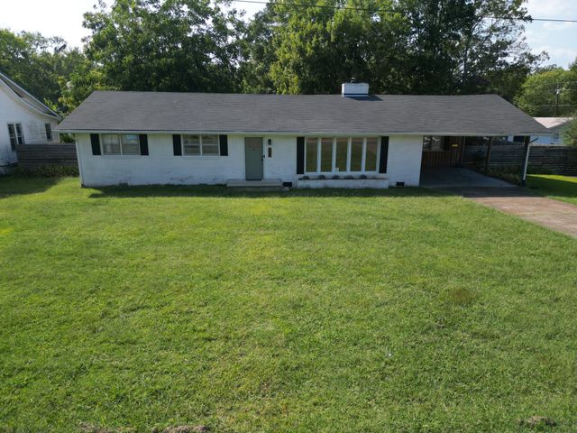 20 S Walnut St, Hohenwald, TN 38462