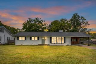 20 S Walnut St, Hohenwald, TN 38462