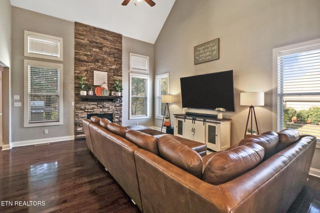 110 Wolf Creek Way, Oak Ridge, TN 37830