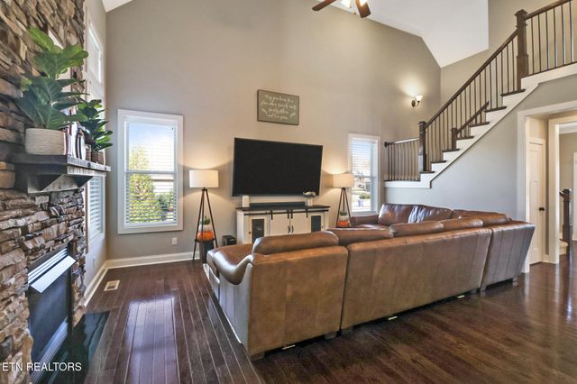 110 Wolf Creek Way, Oak Ridge, TN 37830