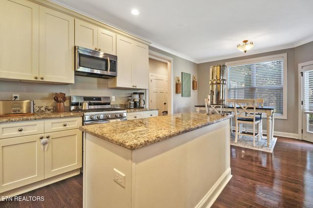 110 Wolf Creek Way, Oak Ridge, TN 37830