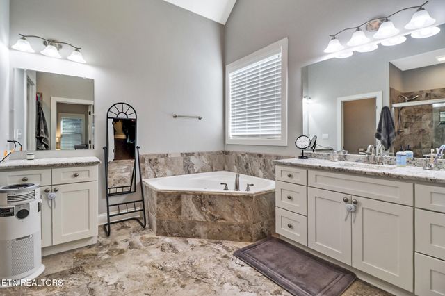 110 Wolf Creek Way, Oak Ridge, TN 37830