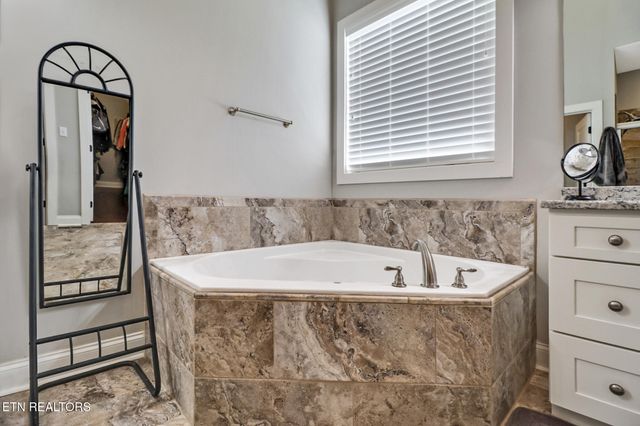 110 Wolf Creek Way, Oak Ridge, TN 37830