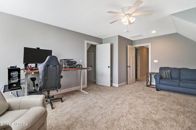 110 Wolf Creek Way, Oak Ridge, TN 37830