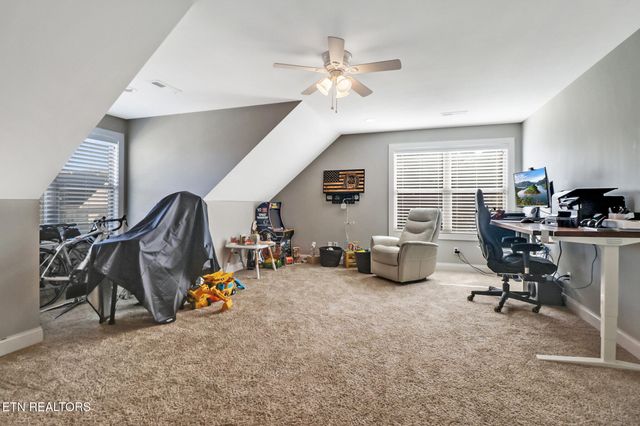 110 Wolf Creek Way, Oak Ridge, TN 37830