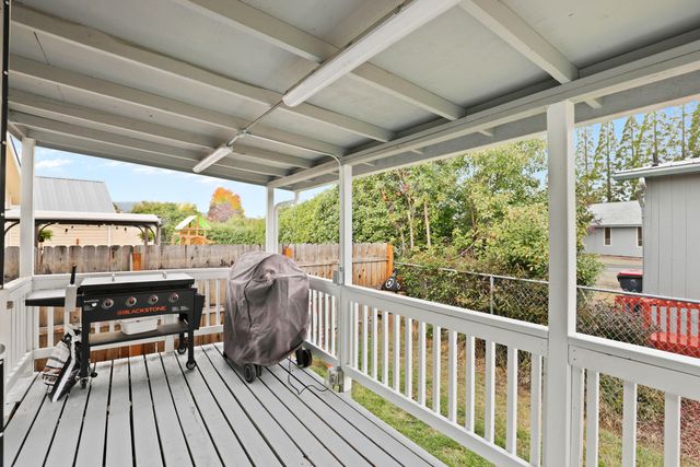 833 Hazel Street, Central Point, OR 97502