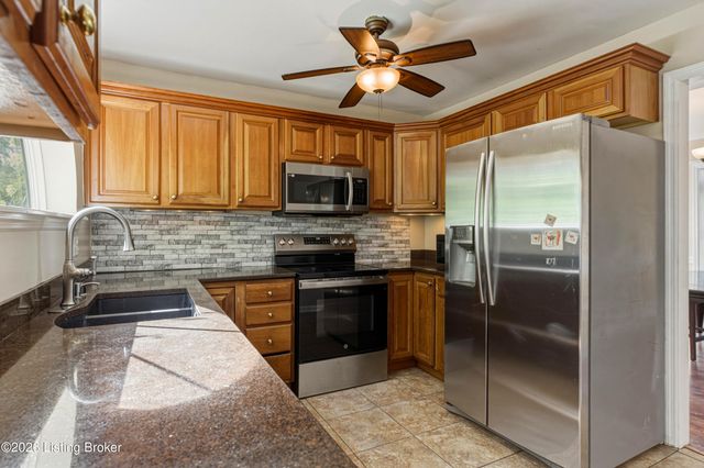 5312 Craigs Creek Dr, Louisville, KY 40241