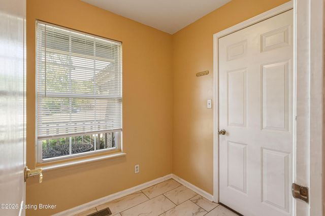 5312 Craigs Creek Dr, Louisville, KY 40241
