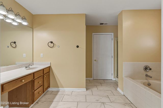5312 Craigs Creek Dr, Louisville, KY 40241