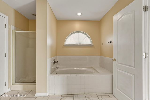5312 Craigs Creek Dr, Louisville, KY 40241