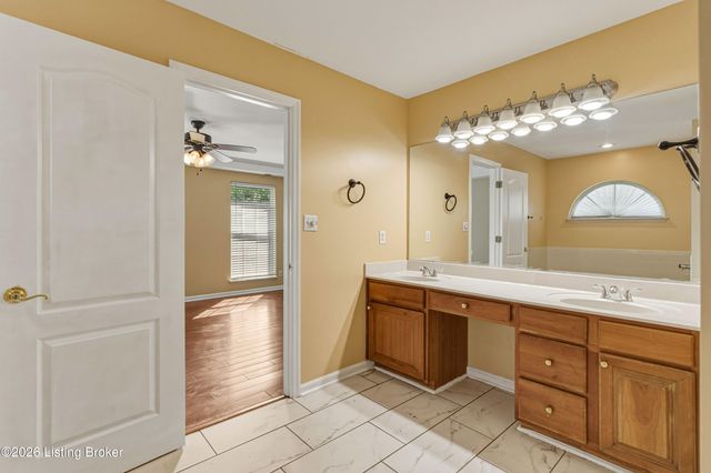 5312 Craigs Creek Dr, Louisville, KY 40241