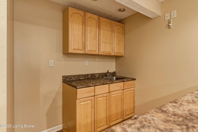 5312 Craigs Creek Dr, Louisville, KY 40241