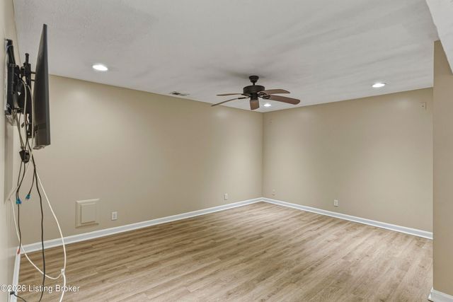 5312 Craigs Creek Dr, Louisville, KY 40241