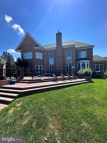 2006 LORD FAIRFAX RD, Vienna, VA 22182