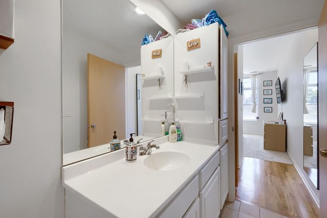 1962 W Lawrence Avenue 204, Chicago, IL 60640